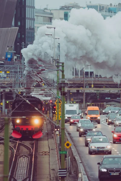 Stockholm cental istasyonunda çıkış yapan vintage buhar Tren — Stok fotoğraf