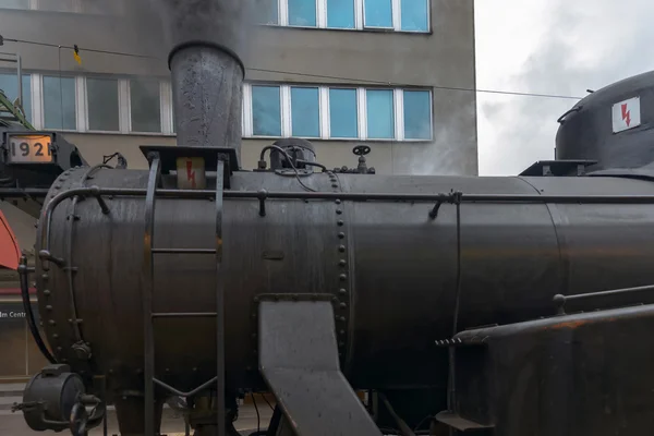 The boiler of an old vintage steam train arriving at Stockholm c — Stock fotografie