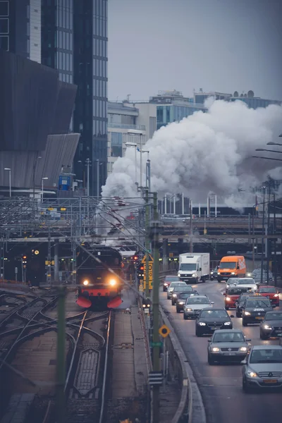 Odjezdy na nádraží Stockholm centra s parní lokomotivou — Stock fotografie