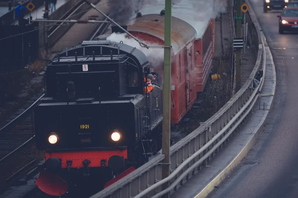 Tren de vapor Vintage que sale en la estación cental de Estocolmo —  Fotos de Stock