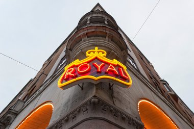 Neon işareti Stallgatan Grand Hotel'e girişinden üzerinde