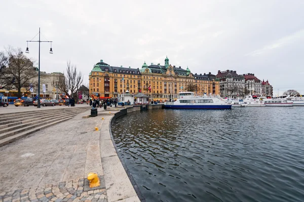 Nybrokajen con Dramaten e Strandvagen durante l'inverno — Foto Stock