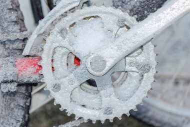 Ayrıntılı bir bisiklet sırasında bir soğuk kış günü