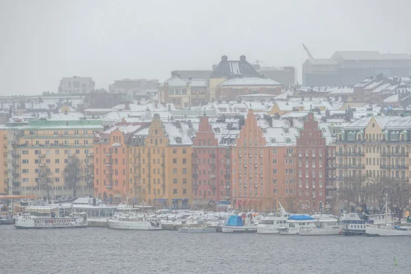 Pohled přes Stockholm v zasněžené počasí. — Stock fotografie