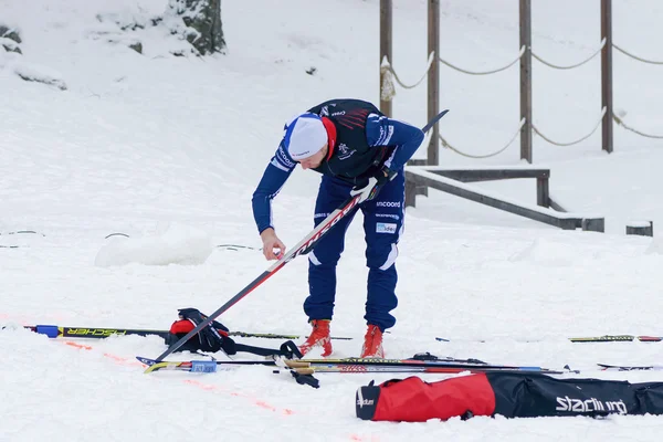 Voorbereidingen voor de Ski Marathon in Noords skiën klassieke st — Stockfoto