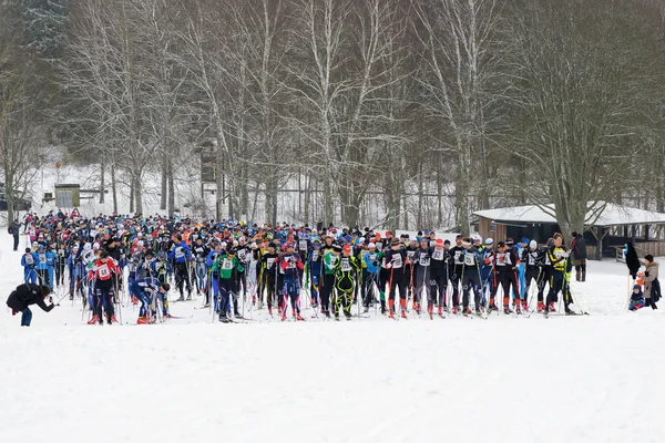 L'inizio della Maratona di sci di fondo in stile classico — Foto Stock