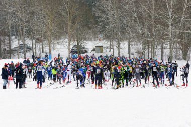 Klasik tarzı ülkede çapraz Kayak Maratonu başlangıcı