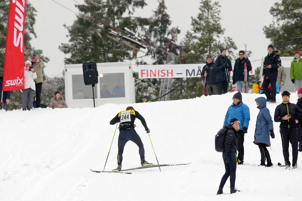 Klättra till den finska linjen i Ski Marathon — Stockfoto