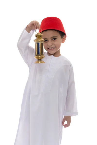 Fröhlicher kleiner Junge mit Fanfaren, die Ramadan feiern — Stockfoto