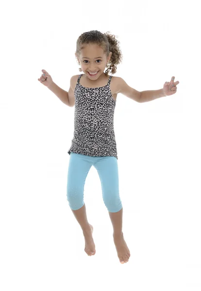 Ativo alegre menina pulando com alegria — Fotografia de Stock