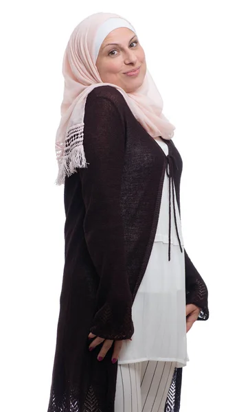 Schüchterne Muslimische Araberin Auf Weißem Hintergrund Isoliert — Stockfoto