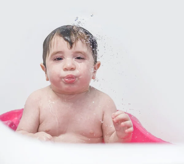 Дитині ванну — стокове фото