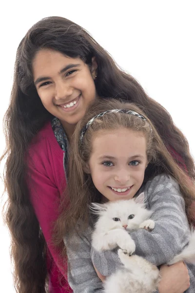 Las niñas con su gato — Foto de Stock