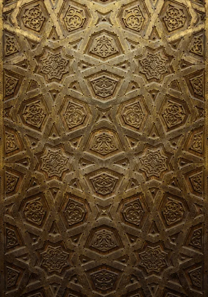 나무 장식 이슬람 예술 문 — 스톡 사진