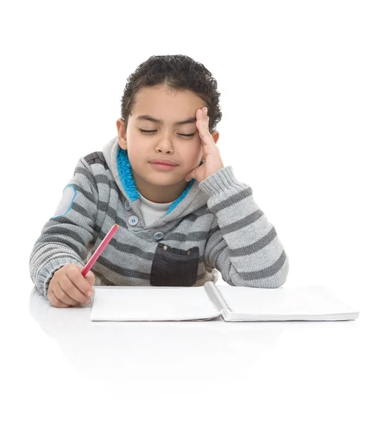 Schattige jonge schooljongen denken Hard — Stockfoto