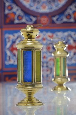 Ramazan kumaş üzerinde iki parlak fener