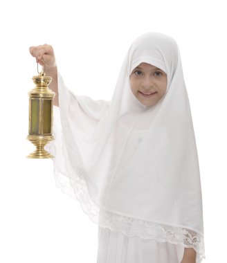 Festival fener tutarak Ramazan kutluyor mutlu Müslüman kız