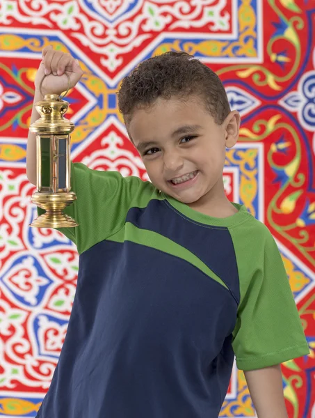 Menino jovem adorável com pequena lanterna Ramadan — Fotografia de Stock