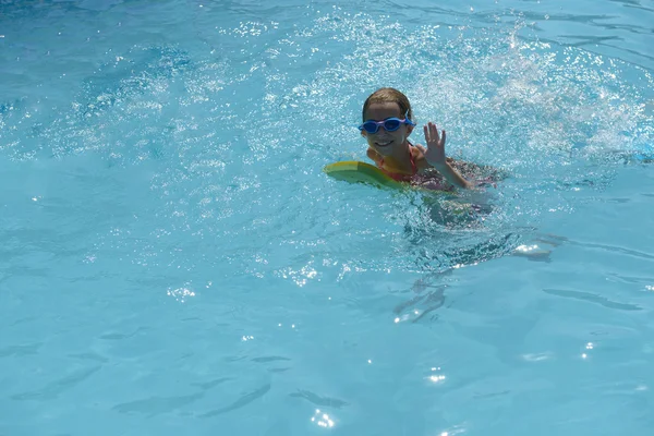 Swimming Girl Looking at Camera — Stock Photo, Image