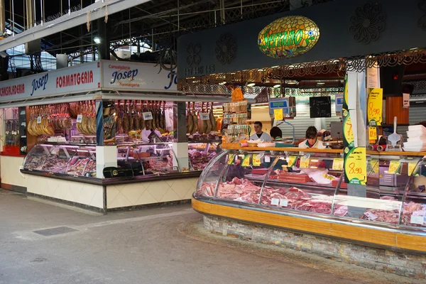 Puestos de mercado en La Boquería en Barcelona — Foto de Stock