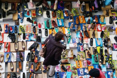 Mercat, Encants 'ı Barselona' ya bıraktı