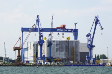 Warnow Werft gemi inşa wharf Rostock Warnemunde içinde