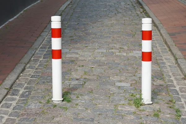 Pilonas en la calle de la ciudad —  Fotos de Stock
