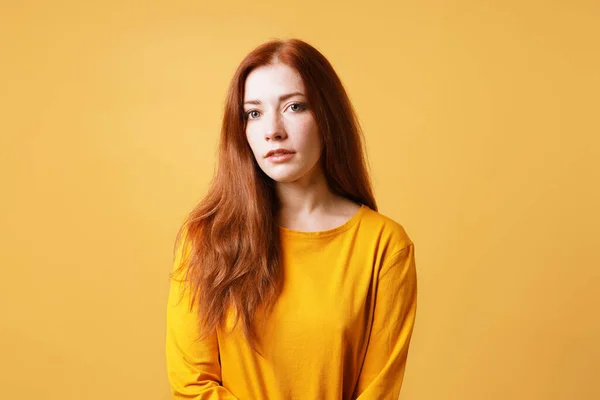 Pretty young lady with neutral expression — Stock Photo, Image