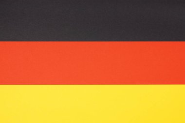 Siyah, kırmızı, sarı ya da altından yapılmış Alman bayrağı.