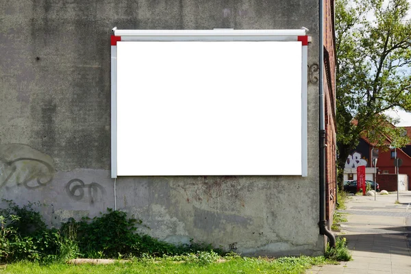 Пустая панель рекламы стены — стоковое фото