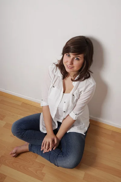 Girl sitting on floor — Stock Photo, Image