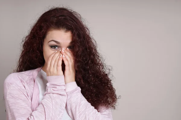 Jovem mulher é oprimido com emoção — Fotografia de Stock