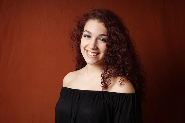 Smiling young woman with curly hair — Stock Photo, Image