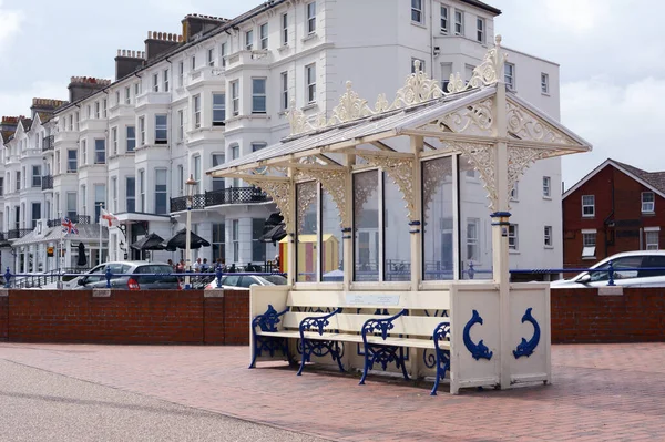 2018 Eastbourne Augus28 2019 Orgent Fent Stared Bench Royal Parade 스톡 사진