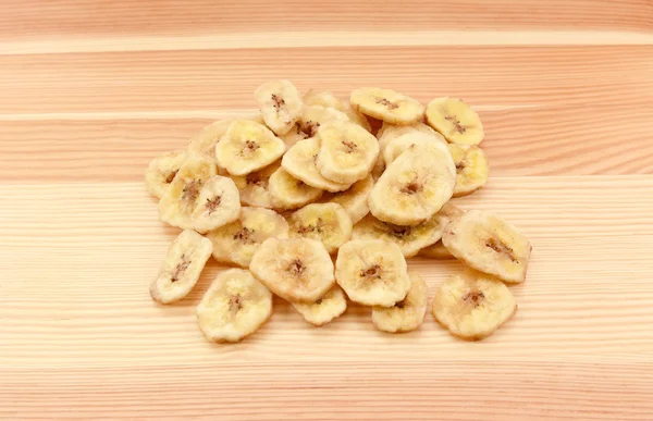 Hromadu sušené banánové chipsy — Stock fotografie