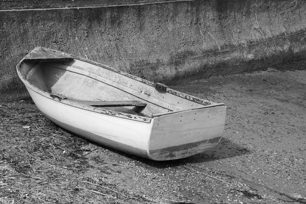 Weather-beaten dinghy on a concrete slipway — Stock Photo, Image