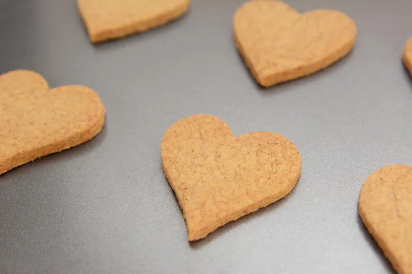 Close-up of heart-shaped biscuit for Valentine's Day — Stock Photo, Image