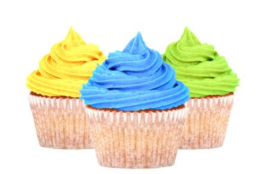 Sarı, mavi ve yeşil buzlanma ile üç cupcakes