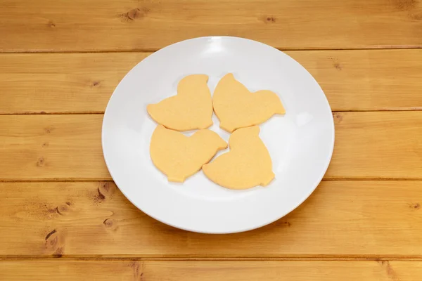 四个小鸡形状的复活节饼干 — 图库照片