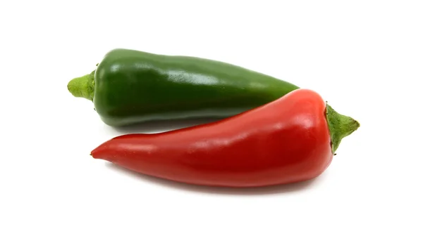 Varma gröna och röda chili — Stockfoto