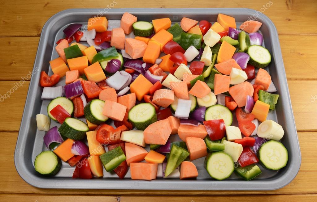 Chopped raw vegetables suitable for roasting — Stock Photo