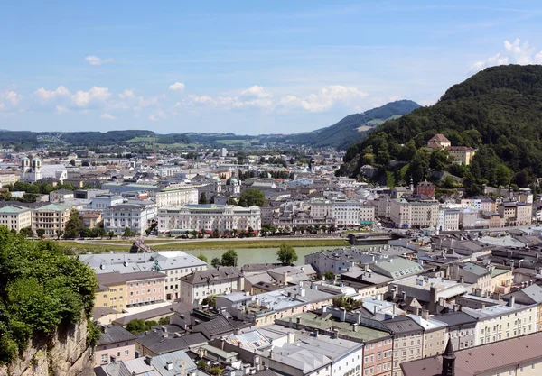 Visa hela österrikiska staden Salzburg — Stockfoto