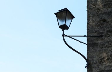 Basit metal ve cam fener