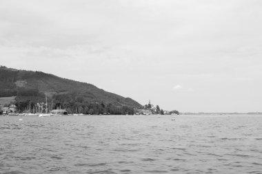 Kammersee marina ve ötesinde Köyü üzerinden görüntülemek