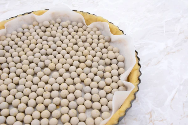 Pastry weights in an unbaked pie case — Stock Photo, Image