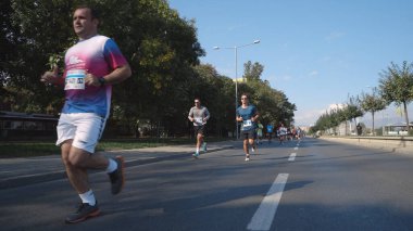 Üsküp, Makedonya - 06 Ekim 2019: Şehirde spor yarış maratonu koşucuları