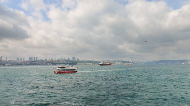 İstanbul Boğazı boyunca giden bir süper tanker gemisi. Çekim başlatılıyor