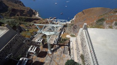 Santorini, Yunanistan. Fira 'dan limana giden teleferiğin Caldera manzarası, Santorini, Yunanistan