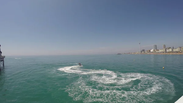 Brighton England Juli 2017 Jetski Fahren Einem Sonnigen Sommertag Brighton — Stockfoto