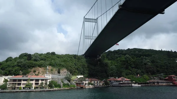 Recorrido Crucero Bajo Puente Bósforo Estambul Turquía — Foto de Stock